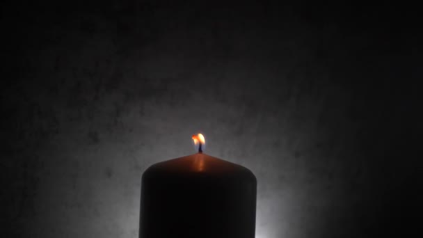 Heiße Kerze Auf Grauem Hintergrund Nahaufnahme — Stockvideo