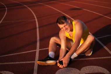 Stadyumda koşarken bir atlet yaralandı