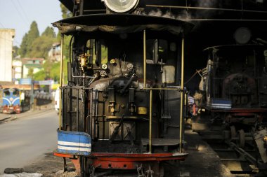 Darjeel, Hindistan, Temmuz 'da. - Sekiz. 2012: Darjeeling Himalaya Demiryolu veya Oyuncak Treni, ünlü turistik eğlence merkezi, 1999 yılından beri UNESCO Dünya Mirası Alanı.