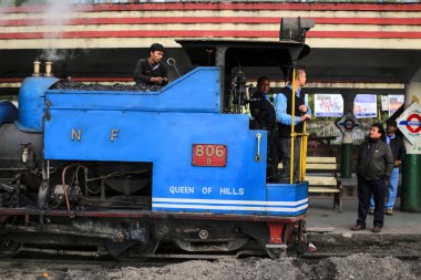 Darjeel, Hindistan, Temmuz 'da. - Sekiz. 2012: Darjeeling Himalaya Demiryolu veya Oyuncak Treni, ünlü turistik eğlence merkezi, 1999 yılından beri UNESCO Dünya Mirası Alanı.