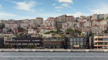 İstanbul, Türkiye - 1 Eylül 2022: Karaköy Mahallesi 'nde bulunan karışık kullanımlı bir kalkınma olan Galataport Denizi' nden görüntü