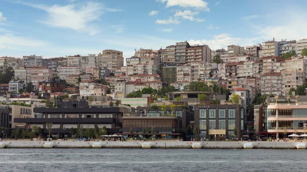 İstanbul, Türkiye - 1 Eylül 2022: Karaköy Mahallesi 'nde bulunan karışık kullanımlı bir kalkınma olan Galataport Denizi' nden görüntü