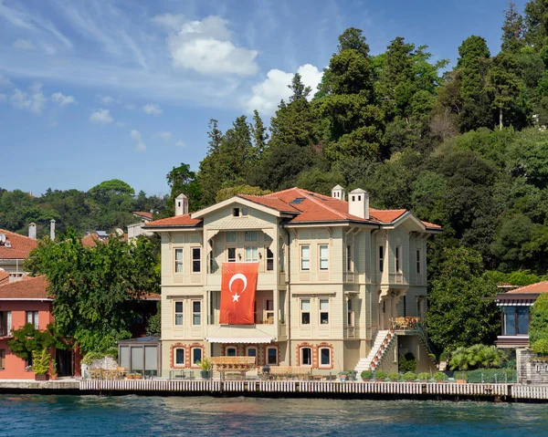 View Bosphorus Strait Green Mountains Asian Side Traditional House Dense — Stock Photo, Image