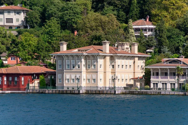 View Bosphorus Strait Green Mountains Asian Side Traditional Houses Dense — Stock Photo, Image