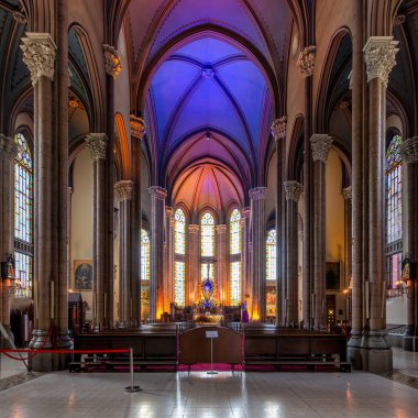 İstanbul 'un en büyük Katolik Kilisesi olan Padua Kilisesi' nin İçi, İstanbul, İstanbul 'daki İstiklal Caddesi' nde yer alıyor.