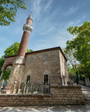 Burmali Camii, ya da Burmali Minare Camii, Emin Nuretti Efendiin adına 1550 yılında inşa edilen ve Sarachane Parkı, Fatih İlçesi, İstanbul, Türkiye 'ye uygun bir 16. yüzyıl Osmanlı camisi.