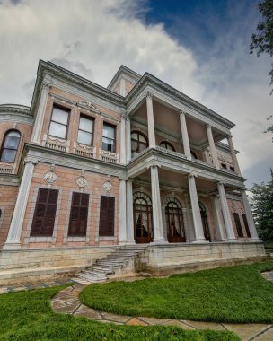 Beykoz Mecidiye Kasri, ya da Mecidiye Pavyonu, 1845 yılında inşa edilen ve Mısır Valisi Muhammed Ali Paşa tarafından Sultan Abdulmecid 'e sunulacak olan bir Osmanlı sarayı, Beykoz' da, İstanbul, Türkiye 'de uygun.