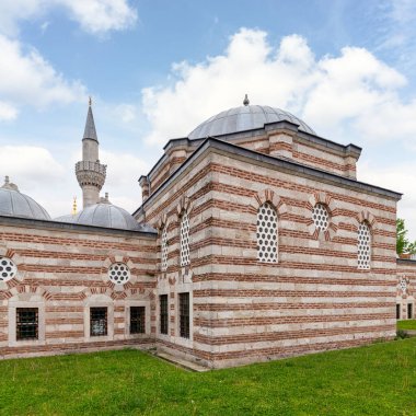 Osmanlı İmparatorluğu mimarı Mimar Sinan tarafından tasarlanan İstanbul 'un Uskudar ilçesinde, İstanbul' un Asya yakasında bulunan Osmanlı Camii Semsi Paşa Camii