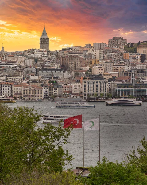 Skyline Côté Européen Istanbul Avec Des Ferries Naviguant Dans Détroit — Photo