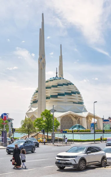 stock image Istanbul, Turkey - May 3 2023: Marmara University Faculty of Theology Mosque, a modern Islamic architecture mosque, located in Uskudar district, Istanbul, Turkey