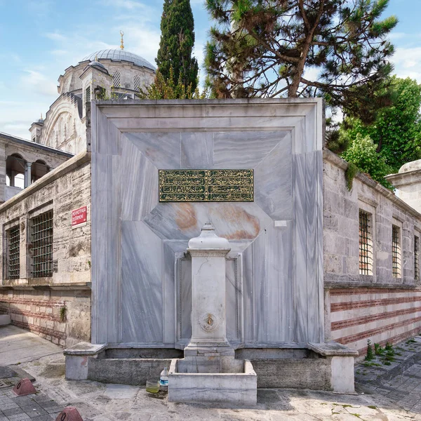 Ayazma Sokak Çeşmesi, Ayazma Caddesi 'nde yer alan ve Osmanlı Ayazma Camii, Uskudar ilçesi, İstanbul, Türkiye' ye bağlı Ayazma Sokak Çeşmesi.