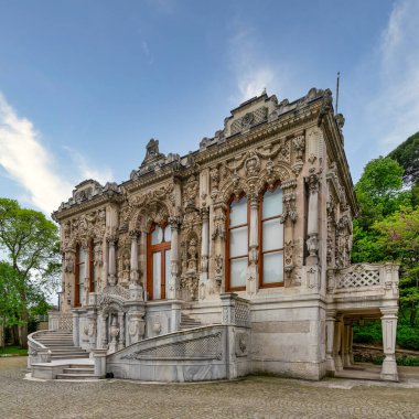 İhlamur Pavyonu ya da İhlamur Kasri, Sultan Abdulmecid 'in saltanatı sırasında inşa edilen ve Nisantasi İhlamur Yolu, Sisli, İstanbul, Türkiye' de yer alan eski bir Osmanlı yaz pavyonu.
