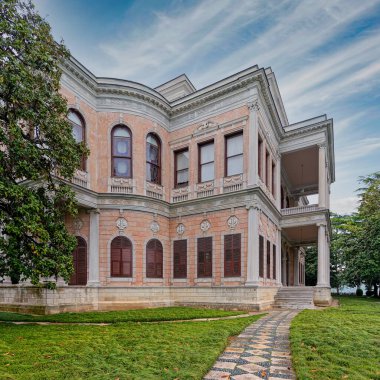 Beykoz Mecidiye Kasri, ya da Mecidiye Pavyonu, 1845 yılında inşa edilen ve Mısır Valisi Muhammed Ali Paşa tarafından Sultan Abdulmecid 'e sunulacak olan bir Osmanlı sarayı, Beykoz' da, İstanbul, Türkiye 'de uygun.