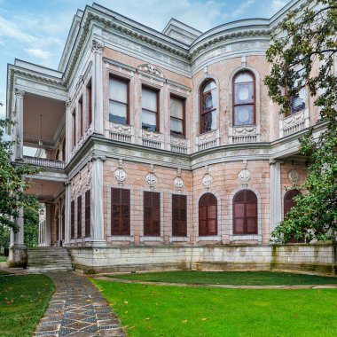 Beykoz Mecidiye Kasri, ya da Mecidiye Pavyonu, 1845 yılında inşa edilen ve Mısır Valisi Muhammed Ali Paşa tarafından Sultan Abdulmecid 'e sunulacak olan bir Osmanlı sarayı, Beykoz' da, İstanbul, Türkiye 'de uygun.