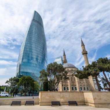 Sehitler Camii veya Şehitler Camii, Azerbaycan 'ın Bakü kentindeki Alev Kuleleri' nin önünde yer alıyor.