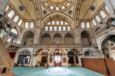 Muradiye Camii, Türkiye 'nin Manisa kentindeki Osmanlı mimarisinin dikkate değer bir örneği. 1500 'lerde inşa edilen karmaşık kubbeleri ve zarif iç mekanları turistleri ve tapınanları kendine çeker.