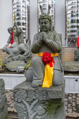 Kuala Lumpur, Malezya - 19 Şubat 2025: Thean Hou Tapınağı 'ndaki 24 Filial Örnek Koleksiyonu' nun 6 numaralı heykeli, anne ve babasını sütle besleyen Tan Zi 'yi resmediyor.