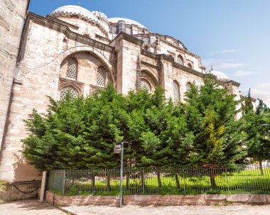 Sehzade Camii, ya da Sehzade Camii, İstanbul, Türkiye 'nin üçüncü tepesindeki Fatih ilçesinde bulunan Muhteşem Süleyman tarafından yaptırılan 16. yüzyıldan kalma bir Osmanlı İmparatorluk camisi.