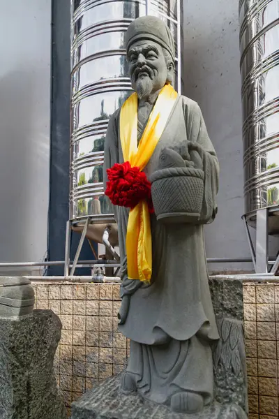 Kuala Lumpur, Malezya - 19 Şubat 2025: Thean Hou Tapınağı 'ndaki 24 Filial Örnek Koleksiyonu' nun 15 numaralı heykeli, Jiang Shi 'yi resmediyor.