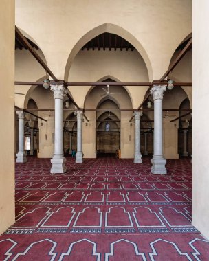 Al-Zahir Baybars Mosque, a testament to Egypts profound Islamic heritage, is characterized by its towering columns, arched passages, and intricately decorated prayer carpet