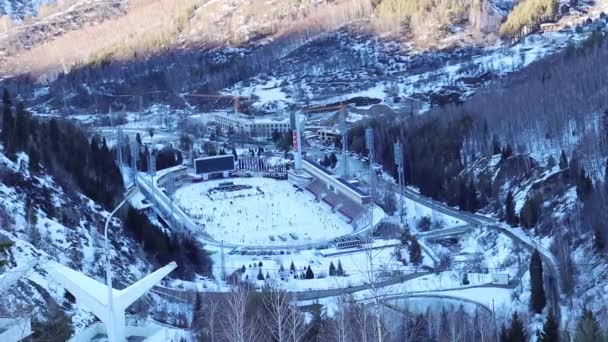 アルマトイ山脈 カザフスタン2022年12月14日メディアシンブラックマウンテンリゾート — ストック動画