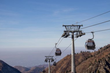 Almaty Dağları. Kazakistan 20 Ekim 2022 Medeo Shymbulak Dağı Tatil Köyü