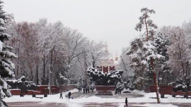 Almaty City Zaman Çizelgesi. 1 Ocak 2023. Almaty Kazakistan 'daki Yükseliş Katedrali. Ya da Panfilov Park 'taki Katolik katedrali. Şehirde kış günü