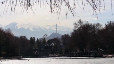 Almaty Şehri. 15 Mart 2023 Gorky Central Park, Almaty şehrinde