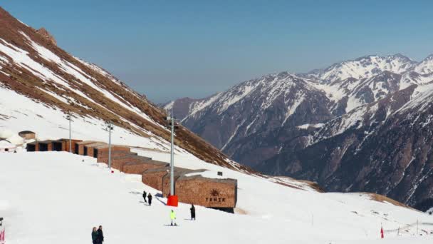 Almaty Kazakstan Mars 2023 Medeo Shymbulak Mountain Resort Skidbacke Med — Stockvideo