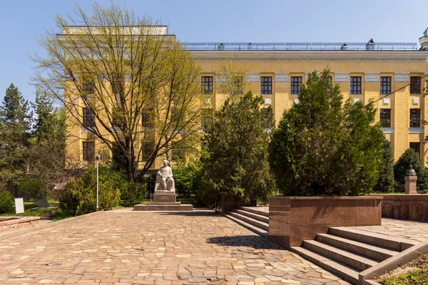알마티 알마티 카자흐스탄 2023 National Academy Sciences Margulan 바치는 기념비 — 스톡 사진