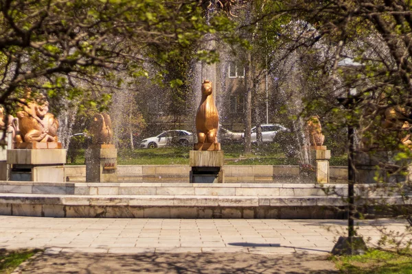 Almaty City Almaty Kazajistán Abril 2023 Fuentes Parque Frente Academia —  Fotos de Stock