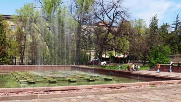 Almaty Stad Almaty Kazachstan April 2023 Fonteinen Het Park Voor — Stockvideo