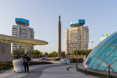 Almaty City Kazakistan 27 Nisan 2023. Almaty 'deki Cumhuriyet Meydanı (Bağımsızlık Meydanı).
