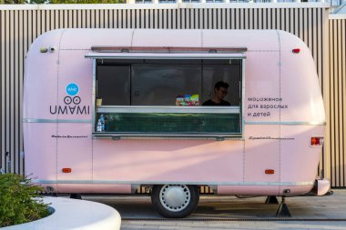 Almaty City Kazakistan 27 Nisan 2023. Almaty 'deki Cumhuriyet Meydanı (Bağımsızlık Meydanı).