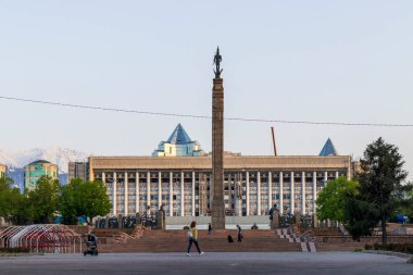 Almaty City Kazakistan 27 Nisan 2023. Almaty 'deki Cumhuriyet Meydanı (Bağımsızlık Meydanı).