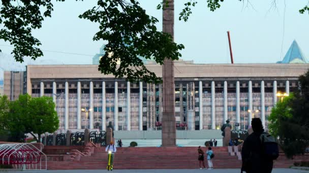 Almaty City Kazakhstan Квітня 2023 Площа Республіки Площа Незалежності Алмати — стокове відео