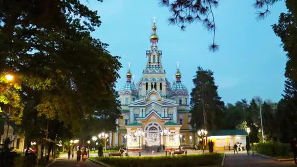 阿拉木图市Timalapse 2022年5月2日 阿拉木图潘弗罗夫中央公园升天大教堂位于Panfilov公园的俄罗斯东正教大教堂 — 图库视频影像