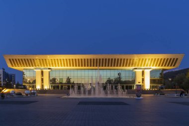 Almaty Şehri Kazakistan. 5 Mayıs 2023. Cumhuriyet Sarayı ve Gece Konser Salonu. (Eski Lenin Kültür Sarayı) SSCB Mimarlık Ödülü