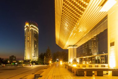 Almaty Şehri Kazakistan. 5 Mayıs 2023. Cumhuriyet Sarayı ve Gece Konser Salonu. (Eski Lenin Kültür Sarayı) SSCB Mimarlık Ödülü