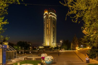 Almaty Şehri Kazakistan. 5 Mayıs 2023. Kazak Oteli, Kazakistan 'ın Almatı şehrinde. Almaty 'deki en popüler bina.