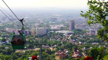  Almaty Şehri. Almaty Kazakistan 20 Haziran 2022. Kok Tobe Tepesinden Görünüm