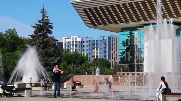 Almaty Şehri Almaty Kazakistan Haziran 2022 Cumhuriyet Sarayı Almatı Fıskiyeleri — Stok video