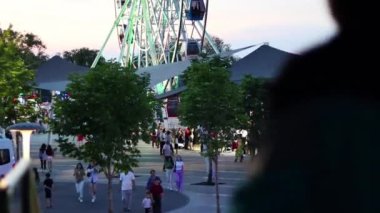  Almaty Şehri. Almaty Kazakistan 20 Haziran 2022. Almaty 'deki Kok Tobe Parkı' nda yaz günü