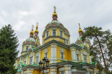 Almaty City Kazakistan 12 Mayıs 2023. Panfilov 'un Central Park' ı. Yükseliş Katedrali. Panfilov Park 'taki Rus Ortodoks Katedrali.