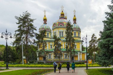 Almaty City Kazakistan 12 Mayıs 2023. Panfilov 'un Central Park' ı. Yükseliş Katedrali. Panfilov Park 'taki Rus Ortodoks Katedrali.