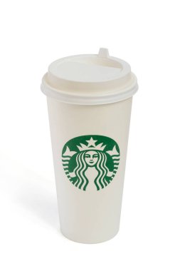 Starbuck Kahve Fincanı kesme yolu ile beyaz arka planda izole edildi. Almaty Kazakistan 24 Nisan 2023