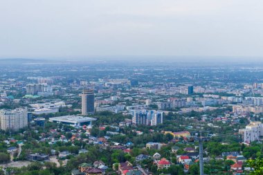 Almaty Kazakistan 19 Mayıs 2023. Almaty 'deki Kok Tobe Parkı' ndan şehir manzarası
