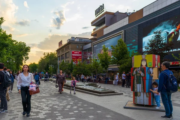 Almaty City Almaty Cazaquistão Maio 2023 Avenida Arbat Almaty Zhibek Imagens De Bancos De Imagens