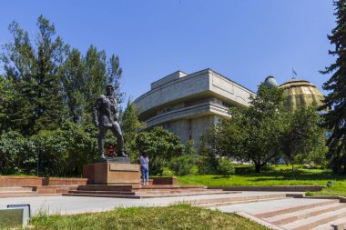 Almaty Şehri 1 Temmuz 2023. Kazakistan, Almaty, Dostyk Caddesi