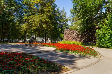 Almaty Şehri 1 Temmuz 2023. Kazakistan, Almaty, Dostyk Caddesi